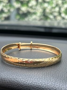 18K Gold Plated Engraved Hinged Bangle Bracelet Size 8”